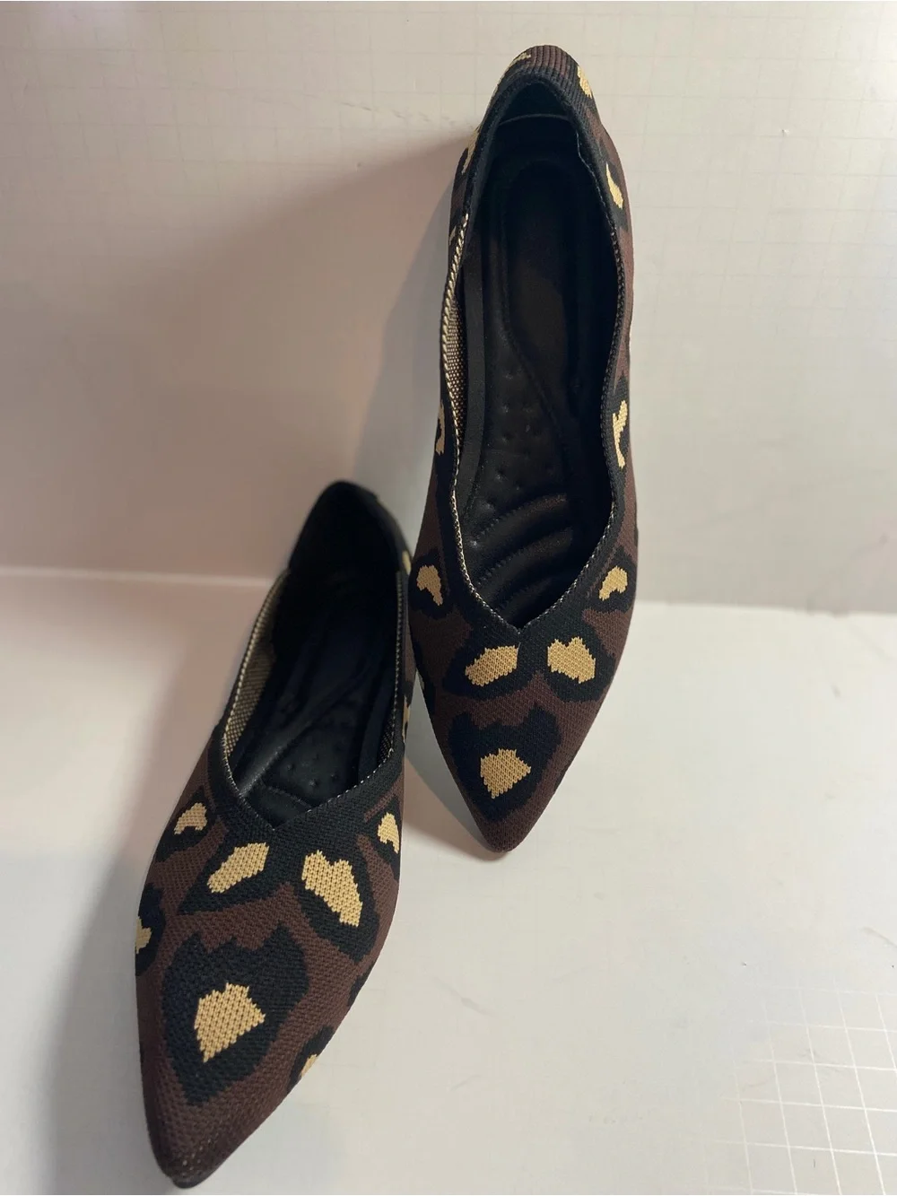 Soft~Black Leopard Print~Breathable Mesh Knit~Pointed Toe~Ballet Flat~Size 9.5